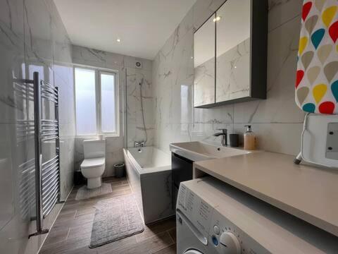 Star London Finchley Road 3-Bed Escape With Garden Apartment Ngoại thất bức ảnh